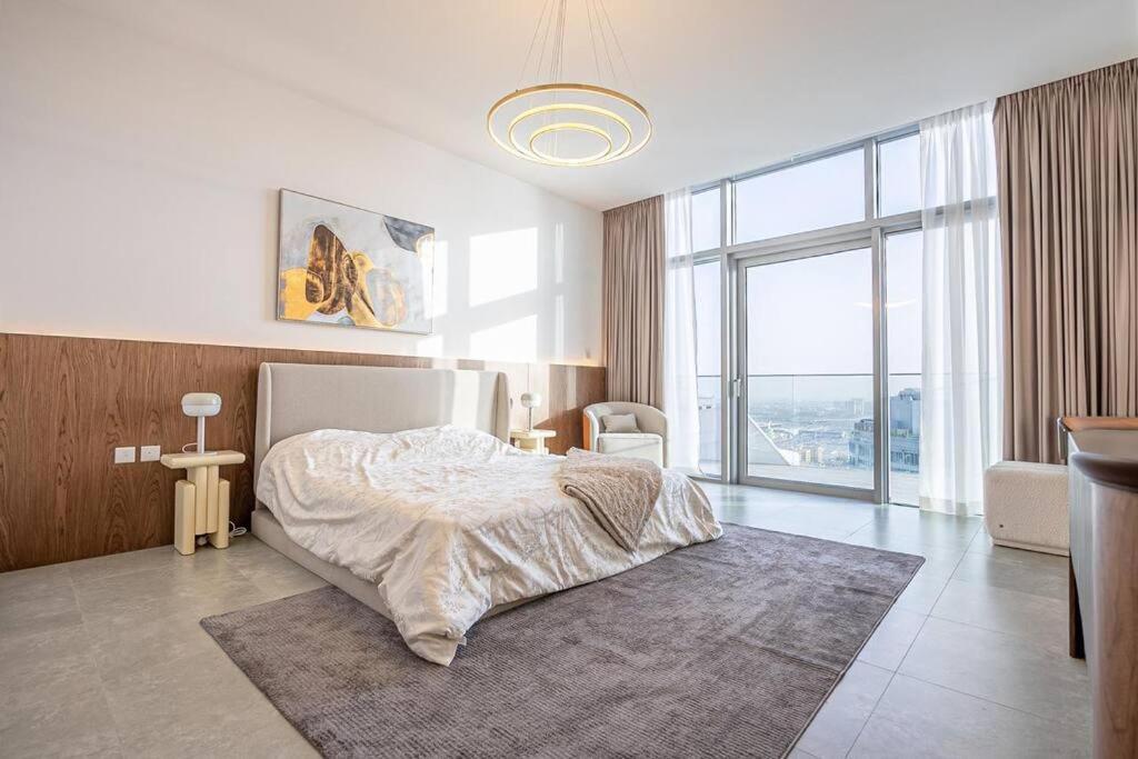 Top-notch 3br In Stella Maris Tower In Marina *