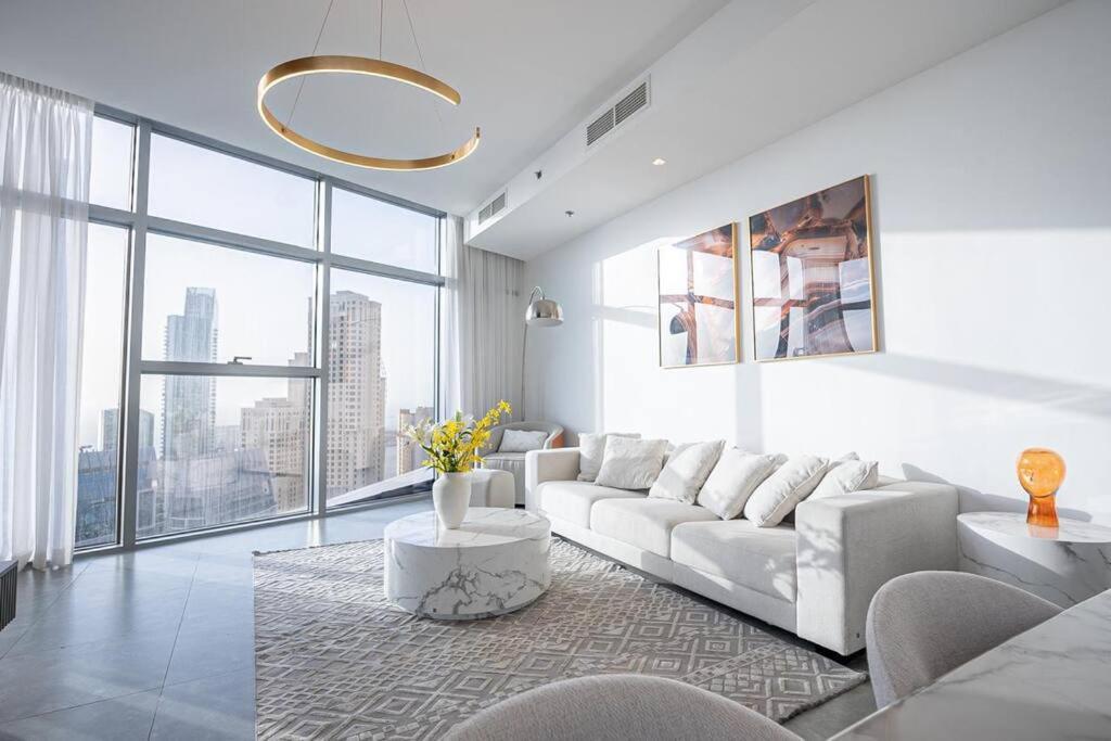 Top-notch 3br In Stella Maris Tower In Marina *