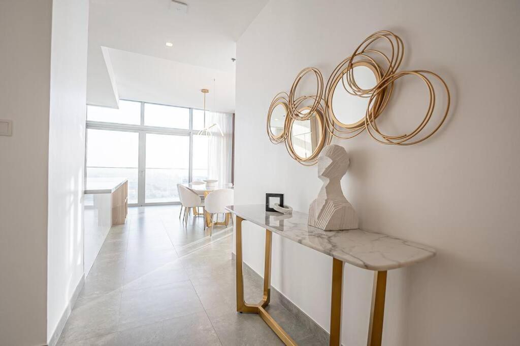 Top-notch 3br In Stella Maris Tower In Marina *